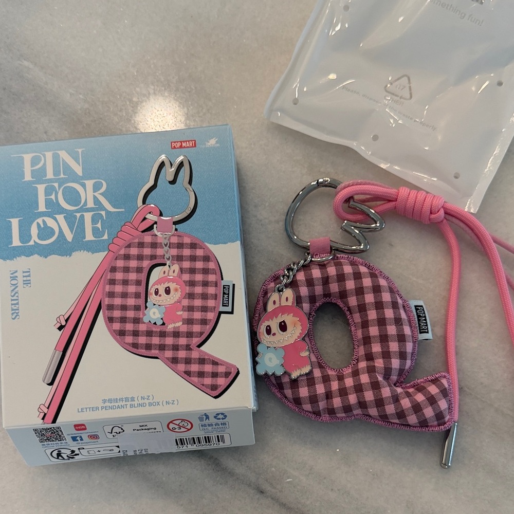 Pop Mart Pin For Love Letter Q Keychain